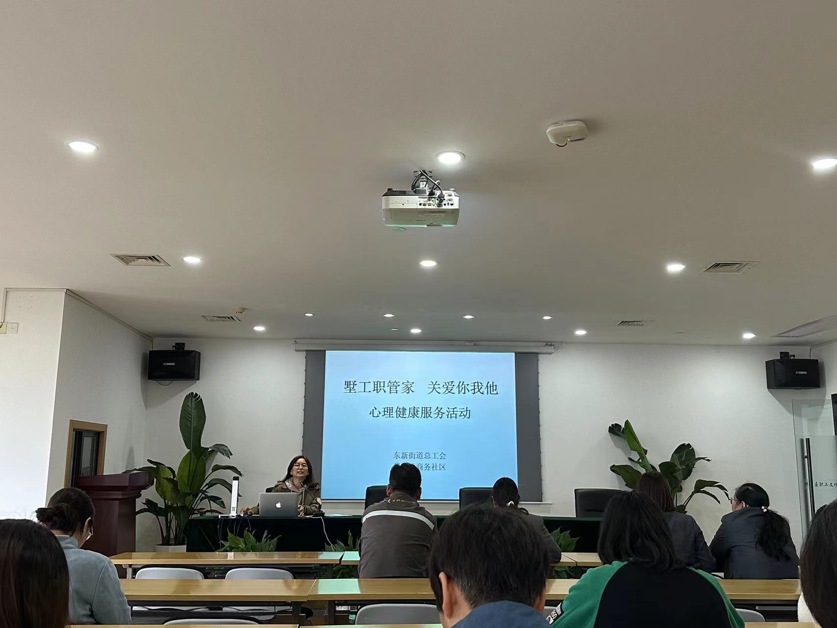 水晶城参与墅工职管家—生理；逝嘌
