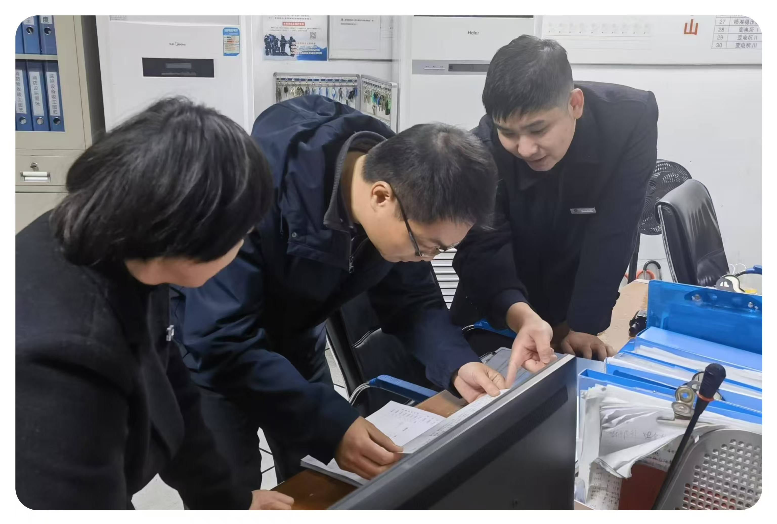 区商务局项坤副局长莅临水晶城发展春节前安全查抄