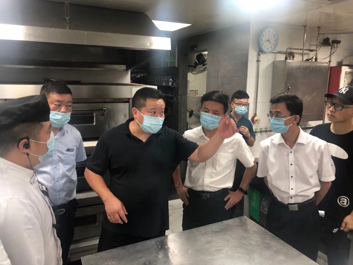市城市运行专委会莅临水晶城发展节前安全查抄