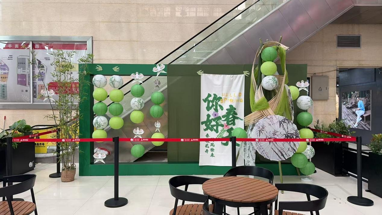钱江商城焕新颜，春日美陈显活力