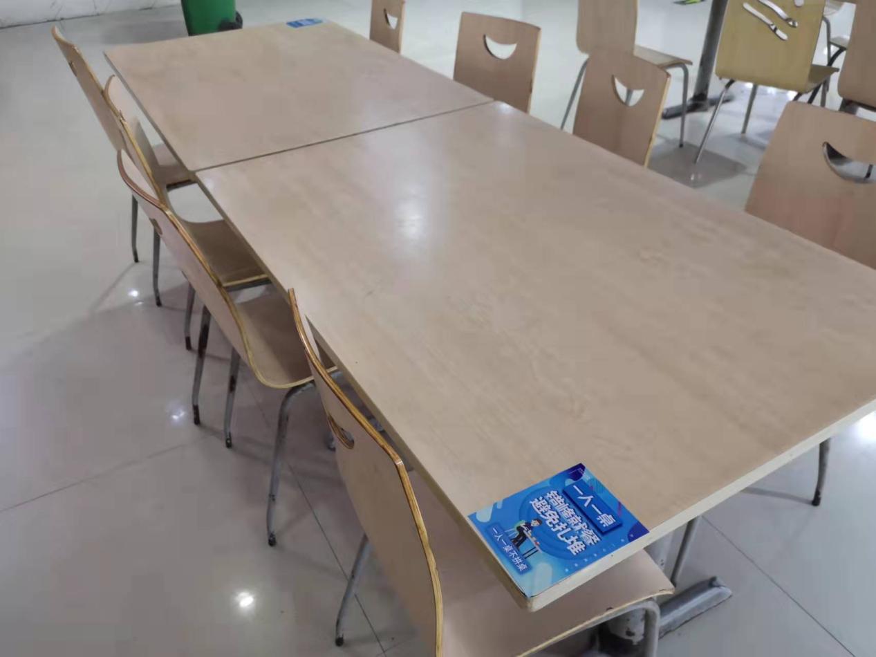 钱江商城选取隔桌用餐，顾客吃得安心安心舒心