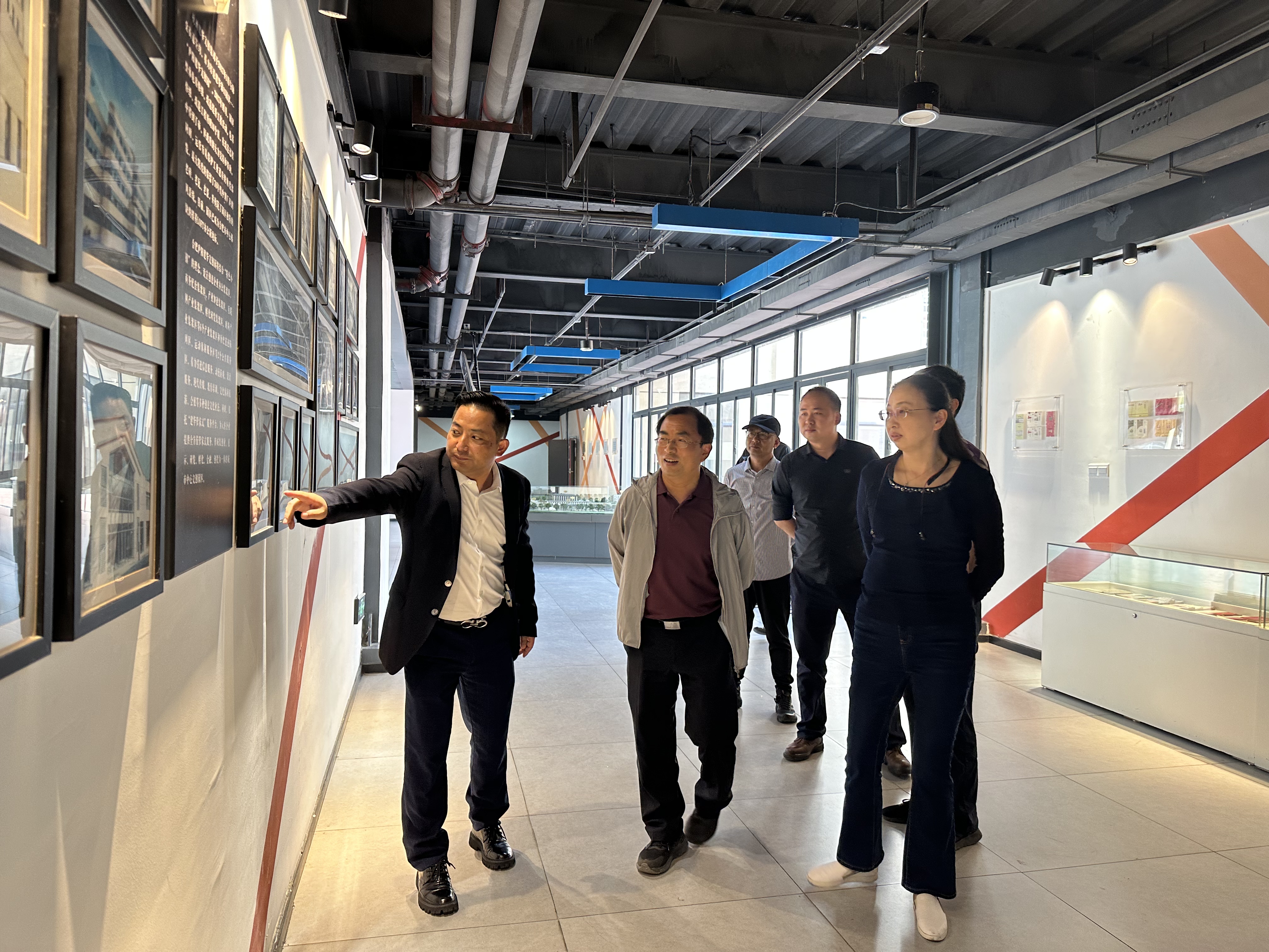 荆门市上城区政协副主席洪明莅临庐阳文创园调研