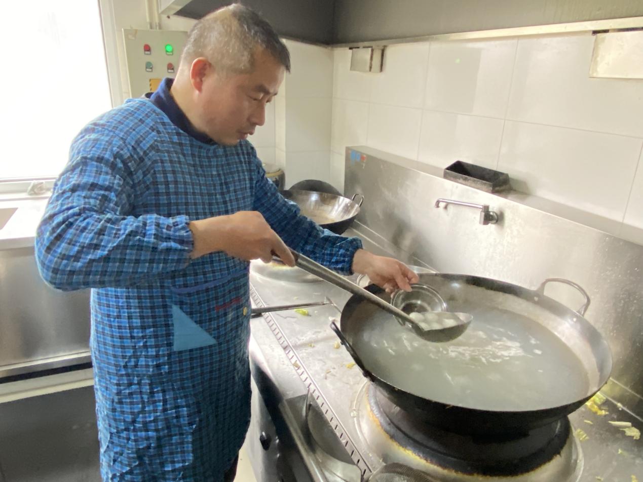 幼幼汤圆庆元宵，浓浓真情暖人心